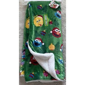 Sesame Street Christmas W/Sherpa Throw Blanket  Elmo Cookie Monster Big Bird NEW